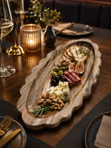 Plateau de service rustique en bois artisanal pour charcuterie |   Plateau décoratif pour collations et fromages |   Planche à apéritifs en bois naturel pour la maison - Product Image 2