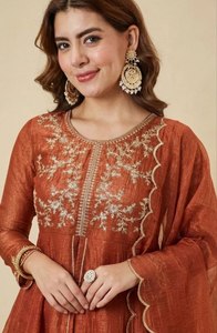 Ensemble de costume en soie créponnée de créateur avec broderie de sequins lourds, Kurta, Palazzo et Dupatta pour femme - Product Image 2