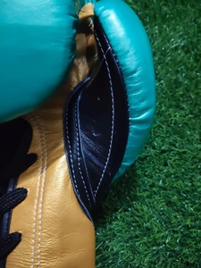 Guantes de Boxeo Profesionales Cleto Reyes Verde Dorado de Cuero con Cordones para Mujer - Product Image 6