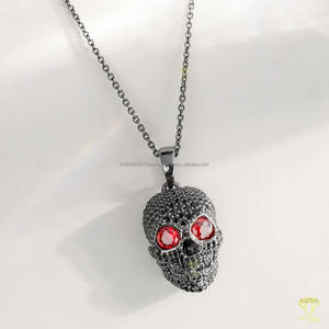 Pendentif Crâne Hip Hop Personnalisé avec Yeux en Pierre Rouge, Finition Noire de Luxe, Collier Pendentif pour les Amateurs de Mode - Product Image 4