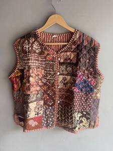 Gilet matelassé patchwork pour femme, sans manches, style bohème, en coton, longueur normale, sans col, motifs patchwork, cadeau pour elle - Product Image 1