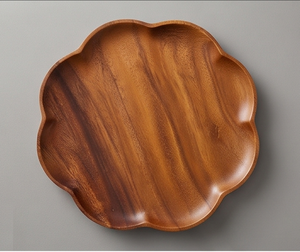 Assiette de service en bois faite à la main en forme de fleur, design minimaliste en bois naturel, finition polie, pour la maison, les mariages et les restaurants - Product Image 1