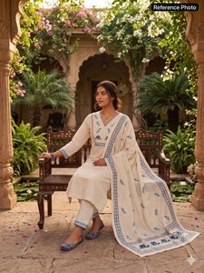 Magnifique ensemble salwar kameez de couleur blanche, en soie véritable, avec broderies, vêtements indiens et pakistanais. - Product Image 3