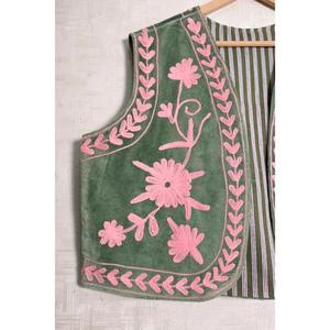 Chaleco Vintage de Terciopelo Suzani para Mujer, Hecho a Mano, Estilo Boho, Bordado Floral, Prenda Exterior para Festivales - Product Image 2