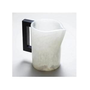 Carafe en résine plastique écologique pour servir des boissons, améliorant naturellement la présentation des repas - Product Image 2