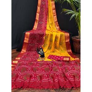 Sari en Georgette à imprimé Bandhani attrayant avec un chemisier non cousu en rouge - Product Image 1