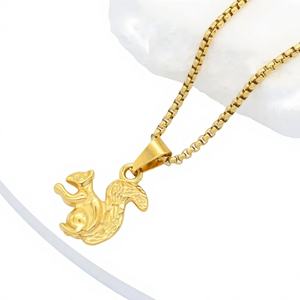 Colgante clásico de animales para Navidad en acero inoxidable 304 con acabado chapado en oro de 18 quilates y cadena tipo caja - Product Image 1