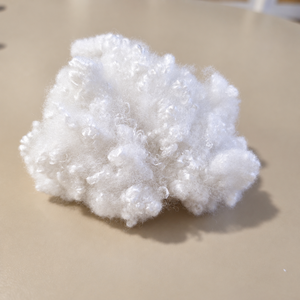 Fibre de polyester recyclée Nam Vang Ha Nam, fibres courtes souples de 64 mm, 10D, creuses, conjuguées, siliconées, matériau de rembourrage recyclable - Product Image 1