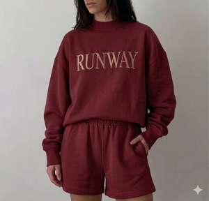 Conjunto de Top de Cuello Alto y Pantalones Cortos para Mujer, Cálido, Cómodo, de Corte Relajado, para Uso Diario, Inspirado en Diseñadores - Product Image 1