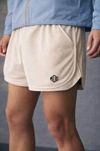 Shorts de course décontractés pour hommes en maille perforée, légers, à ourlet incurvé, pour l'entraînement sportif, fourniture en marque blanche - Product Image 4