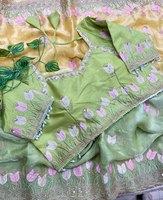 Sari en satin brodé Fendy avec travail de sequins de 3 mm, bordure brodée, blouse prête à porter, sari de créateur indien