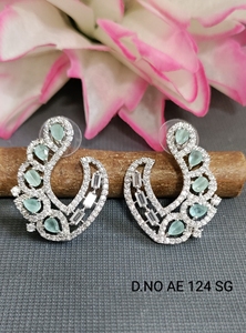 Pendientes de Moda para Mujer, Diseño de Corazón con Circonita Cúbica, Resistentes al Agua - Product Image 2