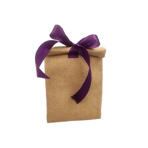 Sac cadeau en jute avec ruban coloré, style tendance, pochette d'emballage réutilisable et écologique, 15 cm x 23 cm, fermeture à cordon - Product Image 2