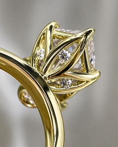 Anillo de Diamante de Laboratorio Certificado IGI, Corte Marquesa Holandesa, 3.00CT, Oro Amarillo de 10K, Diseño Tulipán, para Mujer - Product Image 2