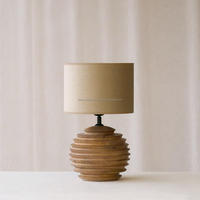 Lampe de table plissée polie style nordique Falak World Export, design moderne et unique, pour chambre à coucher, chevet, veilleuse, base en bois, salon, maison