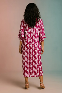 Vibrante Vestido Kaftan Magenta con Estampado de Leopardo, Elegante Escote en V, Mangas Estilo Kimono, Algodón Transpirable de Primera Calidad, Cintura Alta Asimétrica - Product Image 2