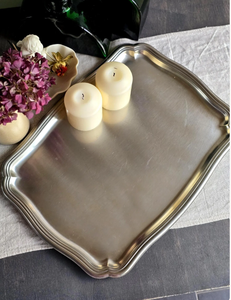 Plateau de service en acier inoxydable résistant à la rouille, au design créatif, pour une brillance durable, une robustesse et un attrait vintage luxueux lors de la mise en place d'une table élégante. - Product Image 1