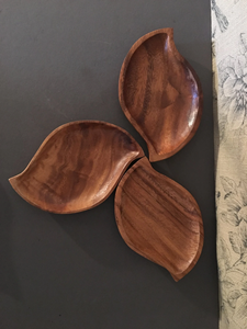 Assiettes de service en bois faites à la main, forme irrégulière, couleur unie, design minimaliste, finition polie, pour fêtes et réceptions - Product Image 3