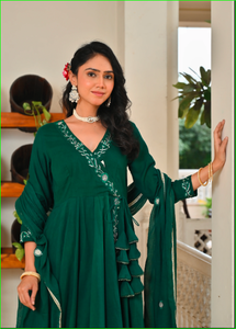 Conjunto de Kurta y Dupatta Mul Angrakha en Verde Botella - Product Image 2