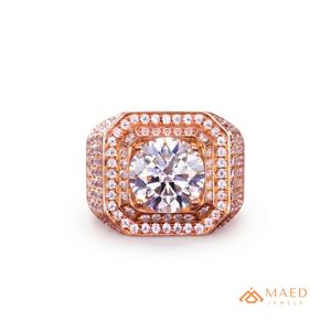 แหวนทรงคุชชั่นประดับมอสซาไนต์สีโรสโกลด์สำหรับผู้ชาย เครื่องประดับฮิปฮอปแบบฝังเพชรขนาดเล็ก เหมาะสำหรับงานหมั้นและงานแต่งงาน - Product Image 1