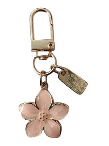 Nouveauté : Charme de sac en forme de fleur rose dorée, porte-clés, pendentif, accessoire de mode, cadeau pour femmes et filles, style luxueux - Product Image 4