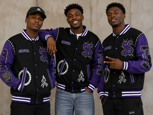 Veste bomber varsity noire en laine pour homme, manches en cuir violet, broderies, patchs, streetwear, veste de baseball - Product Image 5