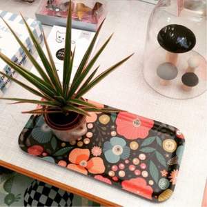 Bandeja de Servir Decorativa Rectangular de Metal con Esmalte Floral Hecha a Mano para Mesa de Centro, Decoración del Hogar, Bandeja de Vanidad, Regalo de Lujo - Product Image 4