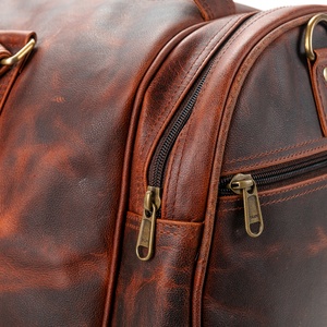 Urban Status Travelle Sac de voyage de nuit unisexe en cuir véritable Weekender Bagages avec manchon pour un voyage facile - Product Image 6