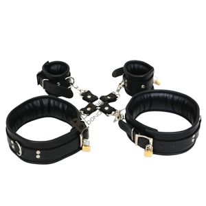 Menottes en cuir noir avec rembourrage et verrous pour une retenue sécurisée - Product Image 1