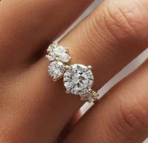 Bague en argent 925 original plaqué rhodium avec moissanite taille ronde en cluster et pierres multiples – Cadeau spécial pour les partenaires - Product Image 1