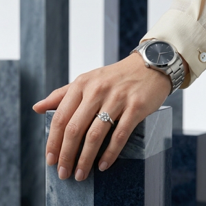 Bague de fiançailles classique en diamant rond taille brillant 1 carat en platine PT950 pour femme - Product Image 3