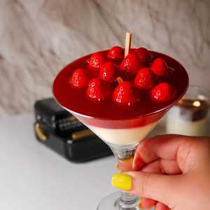 Vela de Postre con Diseño de Copa de Martini y Fresa |   Vela Decorativa de Lujo Hecha a Mano para Fiestas, de Tallo Largo, para Uso en Interiores - Product Image 1
