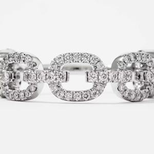 Anillo de Compromiso de Diseño en Oro Blanco de 14K con Diamante Cultivado en Laboratorio de 0.56 Ct, Corte Pavé, Motivo de Eslabones de Media Eternidad, Certificado IGI - Product Image 5