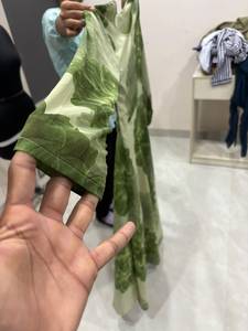 Robe d'été fluide à imprimé floral vert, col rond, manches longues, taille ajustée, coupe trapèze, longueur cheville, idéale pour les fêtes et les vacances - Product Image 2