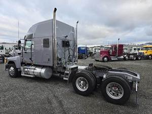 Cabeza tractora diésel 6x4 de servicio pesado para transporte de carga en logística internacional - Product Image 5