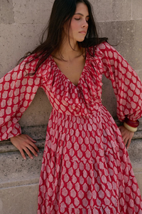 เดรสยาวพิมพ์ลายสีแดงสไตล์โบฮีเมียน คอวี แขนยาว ผ้าฝ้ายทรงหลวม สวมใส่สบาย เหมาะสำหรับฤดูร้อน สไตล์ชาติพันธุ์ สำหรับผู้หญิง - Product Image 4