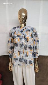 คอลเลคชั่นเสื้อเชิ้ตผ้าจอร์เจียต์สไตล์โมเดิร์นพิมพ์ลายแขนยาวทรงระฆังพร้อมระบายที่คอเสื้อแบบโปร่งใสสำหรับผู้หญิง - Product Image 5