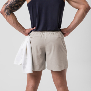 Pantalones Cortos de Secado Rápido para Hombre, Color Gris Claro, Cintura Elástica, Corte Medio, Estilo Casual, Cortos, Color Sólido, Tejido de Poliéster - Product Image 3