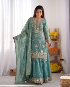 Traje Sharara de Seda Pura Fendi con Bordado de Cuentas Pesadas de Color Verde Azulado para Bodas y Fiestas de Diwali - Product Image 1