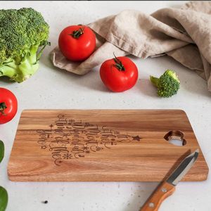 Cadeau de Noël pour femme : Planche à découper en bambou, plateau de charcuterie, décoration de cuisine, idées de cadeaux pour femme, bois - Product Image 1