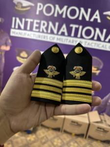 Nouvelles épaulettes brodées personnalisées de haute qualité, demande OEM pour accessoire de plaque d'épaule/épaulettes pour uniformes - Product Image 2