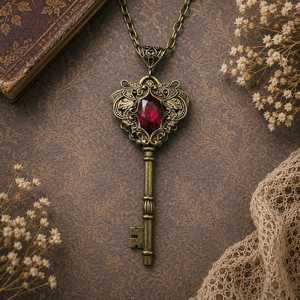 Pendentif Clé de Princesse en Pierre Naturelle Rouge Plaqué Or, Bijou Vintage Fantaisie pour Fiançailles, Cadeau Spécial pour Occasions Spéciales - Product Image 4