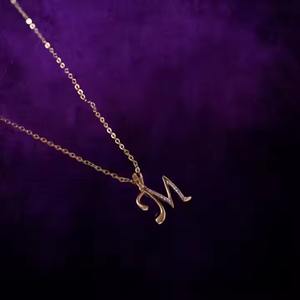 Collar con Colgante de Letra M en Oro Rosa de 18K, Elegante y Moderno, para Mujer, un Regalo Perfecto para Ella - Product Image 6