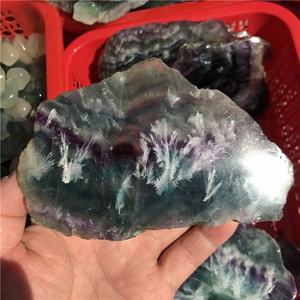 Vente en gros de plaques de cristal de fluorite arc-en-ciel naturelle, très prisées – Pierre de fluorite rayée violette et verte pour la décoration - Product Image 5