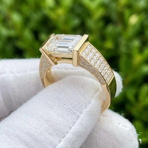 Elegante Anillo de Diamante Cultivado en Laboratorio con Corte Esmeralda de 2, 3 y 4 Quilates, Colección de Joyería de Boda Solitario en Oro Amarillo - Product Image 2