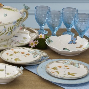 Factory Wholesale Eco-Friendly <b>White</b> Retro Luxury Western Restaurant Bone China Dinner <b>Plates</b> <b>Sets</b> Dinnerware - Product Image 3