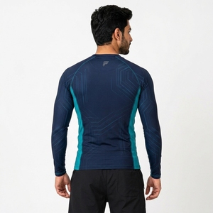 Rashguard de haute qualité conçu avec des matériaux extensibles, offrant un contrôle de l'humidité et des mouvements confortables pendant les entraînements. - Product Image 2