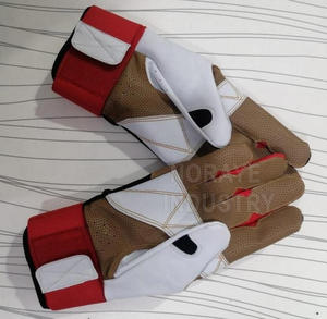 Guantes de Béisbol y Sóftbol Personalizados 2026 de Última Tendencia, Impermeables, con Agarre Acolchado Antivibración, de Cuero, para Profesionales y Deportes - Product Image 1