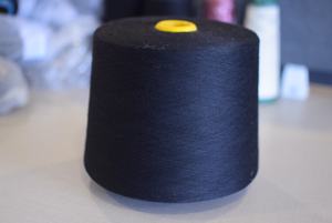 20/1 Recycler le fil à tricoter Fayyaz Sons Stock Fil à tricoter en polyester de haute qualité. - Product Image 3