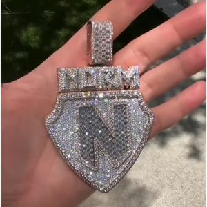 Colgante Personalizado de Plata 925 con Letra y Diamantes de Moissanita, y Otras Joyas de Diamantes, Regalo para Ella - Product Image 1